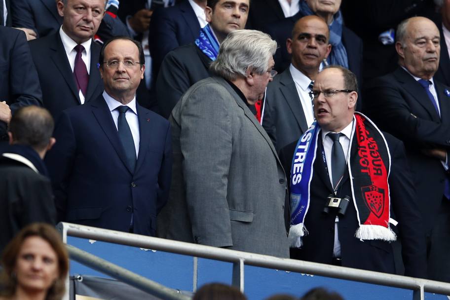 In tribuna allo Stade de France il presidente Hollande e il Principe Alberto di Monaco. Reuters